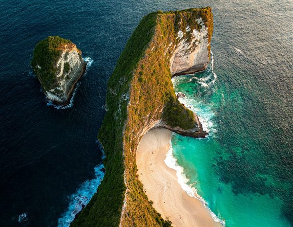 Kelingking Beach cliffs in Nusa Penida, Bali