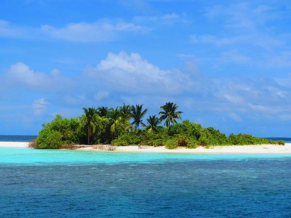 Maldives white-sand islet with turquoise lagoon